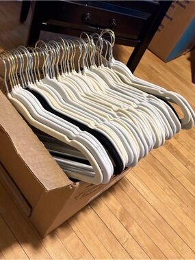 50 Velvet Non-Slip Closet Hangers in White & Black - Pack